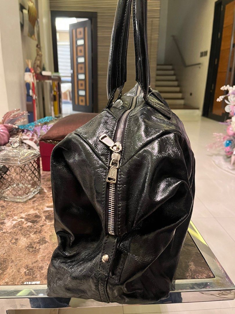 Vintage YSL Easy bag (Category: Luxury Bags & Wallets) located in Quezon City. Submitted by dayanny (Listing ID 1401898347, Image 3). Description: 100% Guaranteed Authentic Personal Bag Has minor thread like scratches Price negotiable for sure buyes.