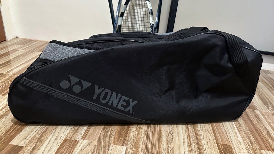 Yonex Tennis Bag (Category: Racket and Ball Sports) located in Cebu City. Submitted by kulasg (Listing ID 1401778883, Image 2). Description: 6R Yonex tennis bag with Shoe Compartment Good as new no damage RFS- bumili ako ng mas maliit na bag.