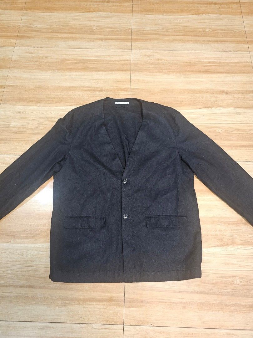 Zara Black Blazer (Category: Coats, Jackets and Outerwear) located in Quezon City. Submitted by dealingstore (Listing ID 1401735067, Image 2). Description: Zara Collarless Blazer Margiela Alternative Size: L Condition: 9/10 used twice Php: 800 Shoulder Length : 20.5inch Body length :31inch Body width : 22 inch Sleeve Length:35inch .