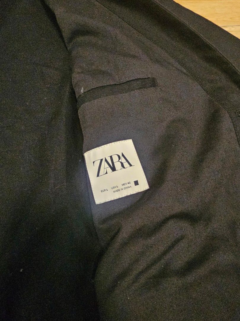 Zara Black Blazer (Category: Coats, Jackets and Outerwear) located in Quezon City. Submitted by dealingstore (Listing ID 1401735067, Image 3). Description: Zara Collarless Blazer Margiela Alternative Size: L Condition: 9/10 used twice Php: 800 Shoulder Length : 20.5inch Body length :31inch Body width : 22 inch Sleeve Length:35inch .