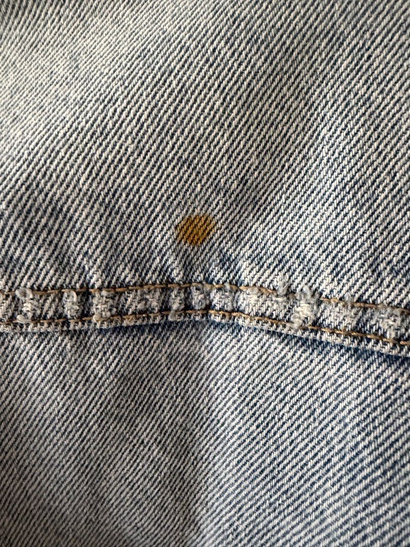 Zara Cropped Denim Jacket XS (Category: Coats, Jackets and Outerwear) located in Paranaque City. Submitted by krishamel (Listing ID 1401723320, Image 3). Description: Xsmall-small Stains at the back pls see photos.