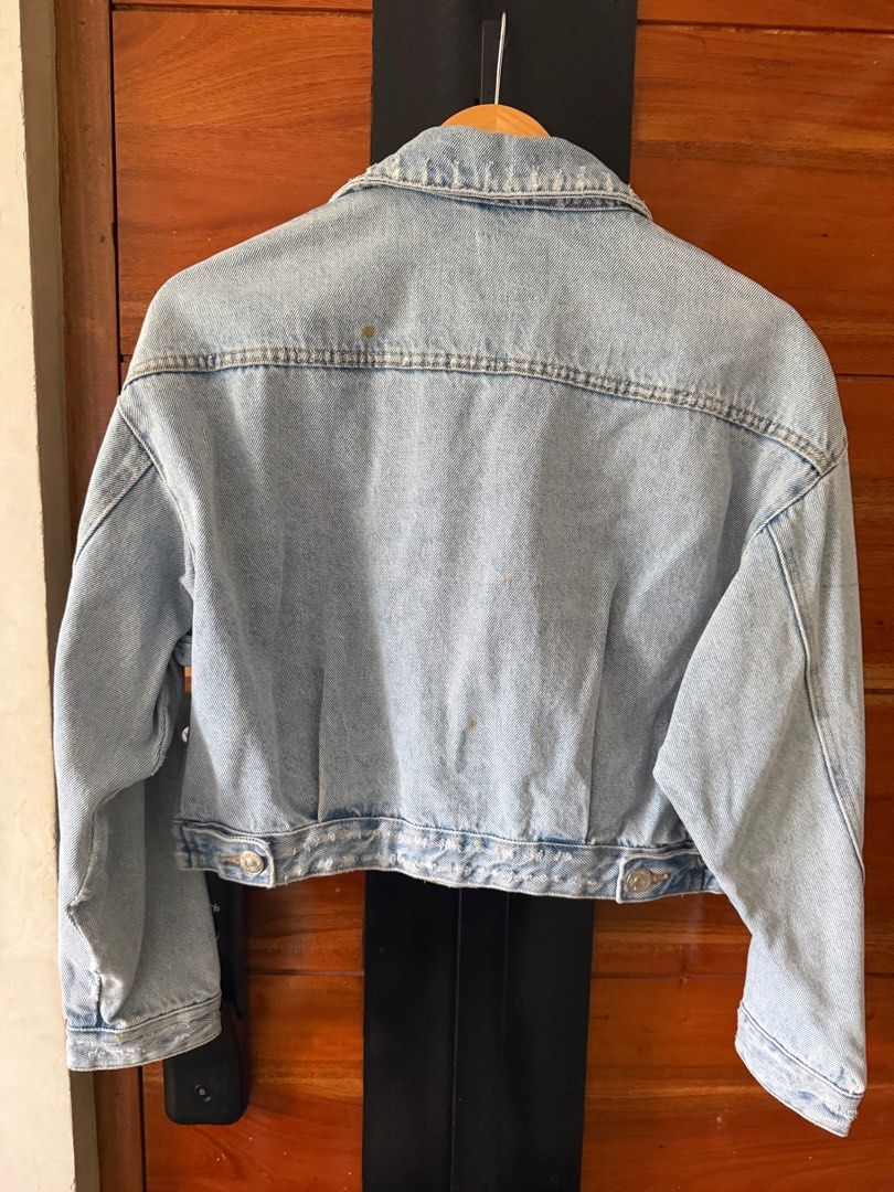 Zara Cropped Denim Jacket XS (Category: Coats, Jackets and Outerwear) located in Paranaque City. Submitted by krishamel (Listing ID 1401723320, Image 2). Description: Xsmall-small Stains at the back pls see photos.