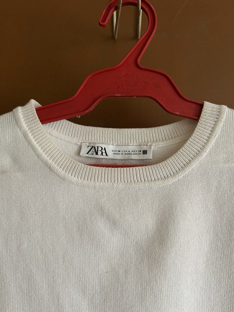 Zara White Sleeveless Knit Top (Category: Sleeveless) located in Manila. Submitted by anothermanxtreasure (Listing ID 1401822954, Image 2). Description: Just needs a wash but other than that good as new Good basic for petite women.