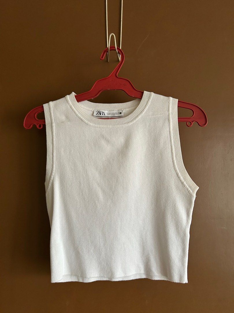 Zara White Sleeveless Knit Top (Category: Sleeveless) located in Manila. Submitted by anothermanxtreasure (Listing ID 1401822954, Image 1). Description: Just needs a wash but other than that good as new Good basic for petite women.