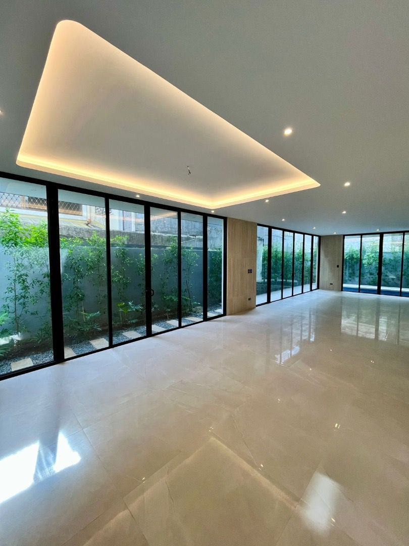 7BR White Plains Quezon City (Category: House & Lot) located in Taguig. Submitted by monique.theleadrealty (Listing ID 1405191127, Image 3). Description: Property Code: 2229-SHL-WP Total Price: ₱200,000,000 Property name: White Plains Location: Quezon City Storey: 3 Floor Area: 780 sq.m. Lot Area: 427 sq.m. Bedrooms: 7 T&B: 7 Car Garage: 5.