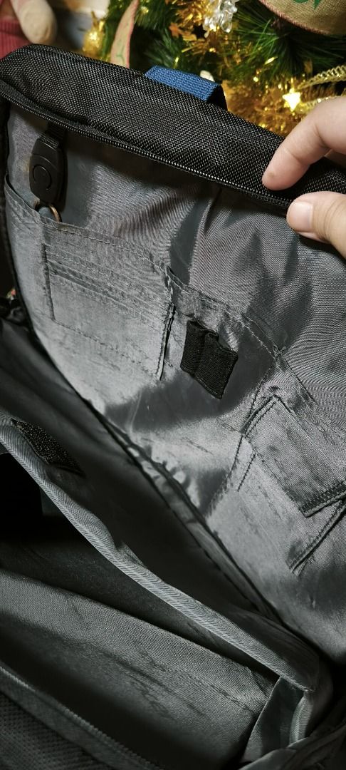 ACER Laptop Bag with Sling (Category: Laptop Bags & Sleeves) located in Manila. Submitted by Ms.Joycee (Listing ID 1405317681, Image 3). Description: Approx measurement: -Height: 12 inches -Width: 16 inches Minor rust on the side hardware at the sling-strap attachment (see last two photos)..