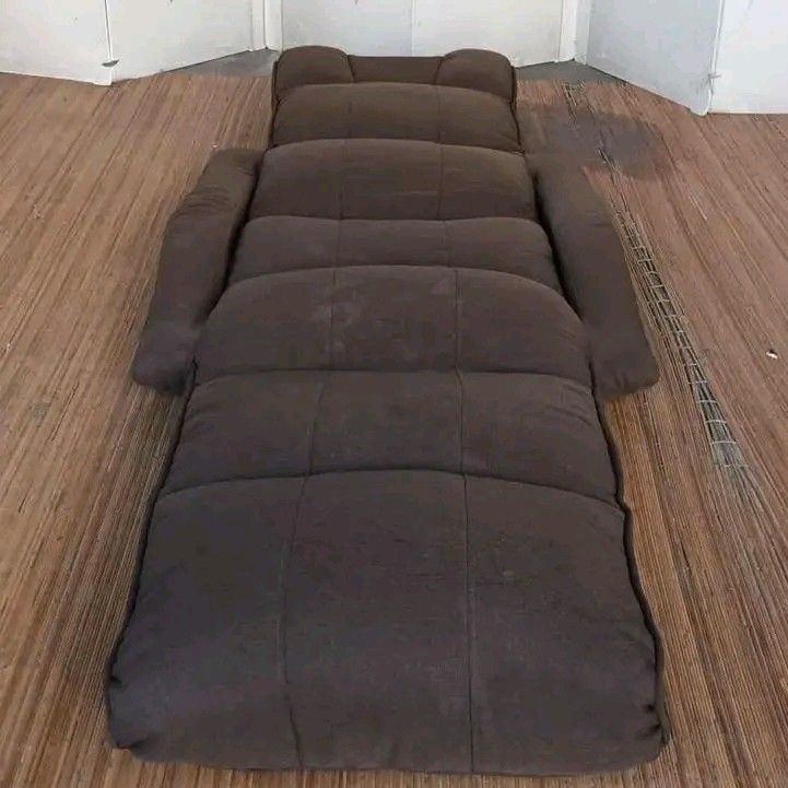 Adjustable Floor Sofa Bed with Armrests (Category: Sofas) located in Valenzuela. Submitted by princeraya55649 (Listing ID 1405302906, Image 1). Description: Reclining Floor Chair Price: 4,500 L29 x W44-54 x H6/31 In good condition Code AKC B.