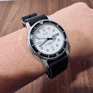 (Category: ) located in . Submitted by watchunter (Listing ID 1405233923, Image 1). Description: .