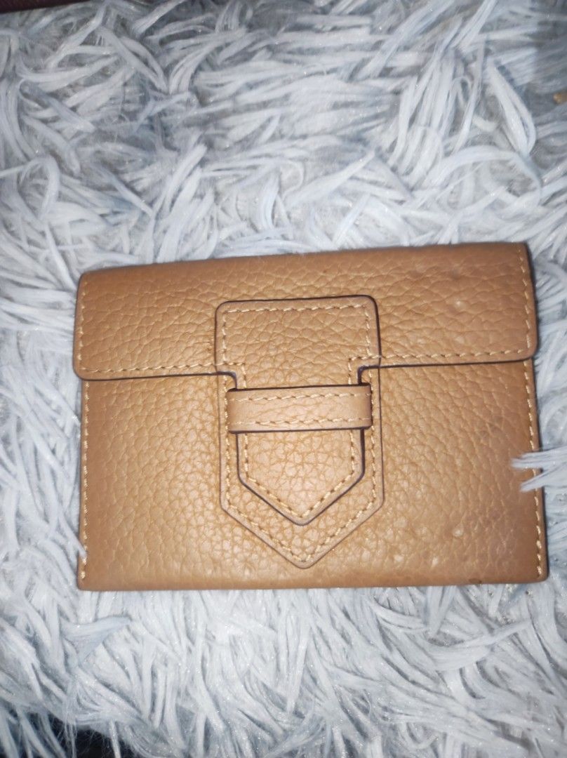 Authentic Delvaux Presscard (Category: Luxury Bags & Wallets) located in Marilao. Submitted by milotiescloset (Listing ID 1405178026, Image 1). Description: No flaws. Minimal pressmark lang. Check photos..