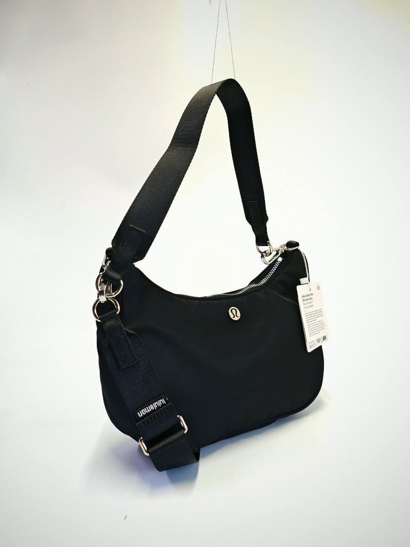 Authentic Lululemon City Essentials Shoulder Kili Bag (Category: Diaper Bags & Wetbags) located in Quezon City. Submitted by hollowwillow (Listing ID 1404795675, Image 3). Description: 📏7.5"w x 5"h x 2.2"d inches brand new and original ⚠️ STRICTLY PAYMENT FIRST AND WE DO THE BOOKING ⚠️ NO MEET UP, NO PICK UP ⚠️ If in doubt, please buy somewhere else For same day delivery via lalamove For courier, we use Gogo xpress or J&T 📍QC.