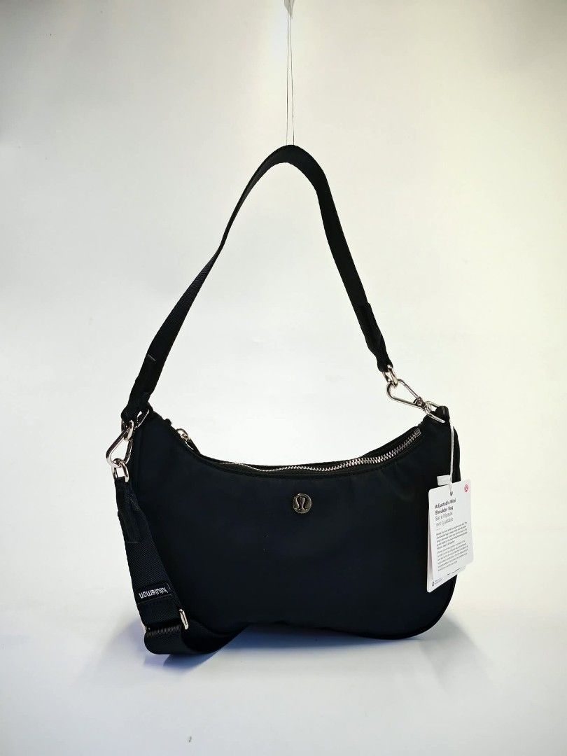 Authentic Lululemon City Essentials Shoulder Kili Bag (Category: Diaper Bags & Wetbags) located in Quezon City. Submitted by hollowwillow (Listing ID 1404795675, Image 2). Description: 📏7.5"w x 5"h x 2.2"d inches brand new and original ⚠️ STRICTLY PAYMENT FIRST AND WE DO THE BOOKING ⚠️ NO MEET UP, NO PICK UP ⚠️ If in doubt, please buy somewhere else For same day delivery via lalamove For courier, we use Gogo xpress or J&T 📍QC.