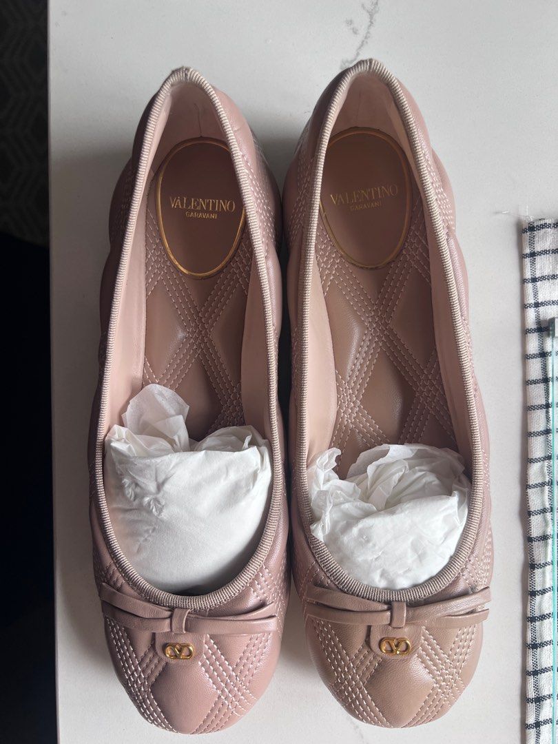 Authentic Valentino quiltie67 ballet flats (Category: Flats & Sandals) located in Quezon City. Submitted by Jessjess19 (Listing ID 1405293430, Image 1). Description: .