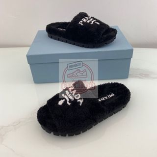 (Category: ) located in . Submitted by shoes.locker (Listing ID 1405258381, Image 1). Description: .