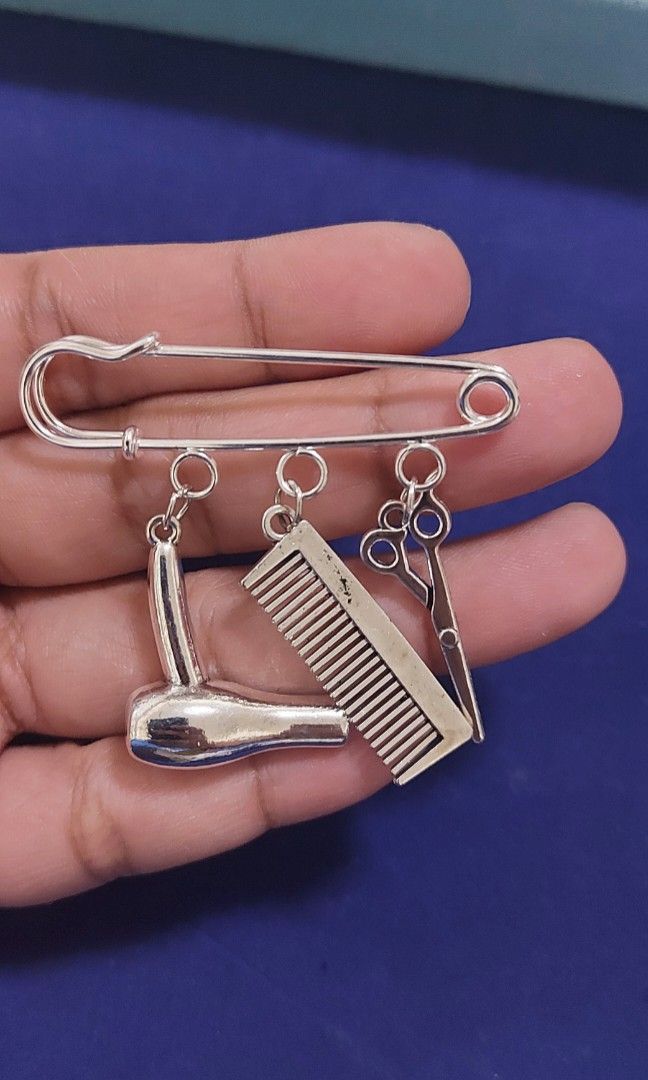 Brooch Pin Hair Dryer Comb and Scissors (Category: Brooches) located in Taguig. Submitted by jeannescarlet (Listing ID 1405282987, Image 1). Description: 💎Brand New 💎Alloy Material.
