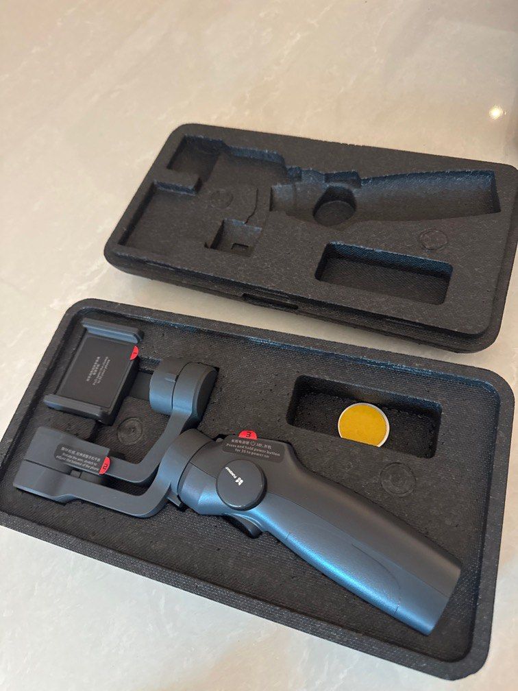 Camera Stabiliser (Category: Gimbals & Stabilisers) located in Singapore. Submitted by Packman_SG (Listing ID 1405168724, Image 1). Description: Unused as we don’t know how to use. Brand new Self collect at Tampines..