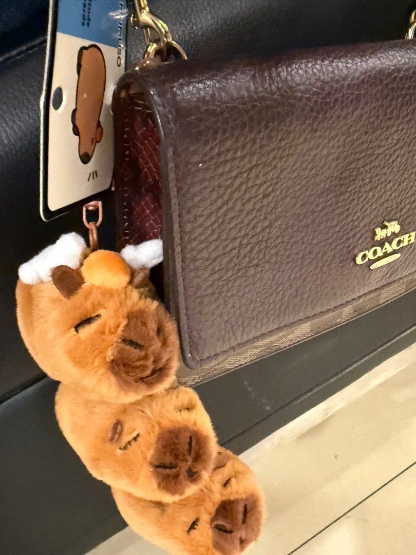 Capybara Plush Keychain (Category: Plushies & Soft Toys) located in Manila. Submitted by japanfindsbyaleja (Listing ID 1405329586, Image 2). Description: - Adorable capybara plush keychain - Features a stack of three capybaras - Includes a tag - Gold-colored chain - Perfect for bags or keys.