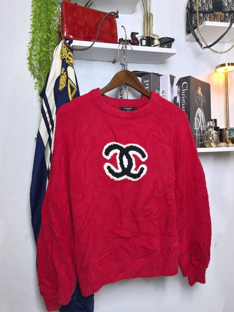 Chanel nitted/knitted CC logo (Category: Luxury Apparel) located in Baguio. Submitted by ashzachary (Listing ID 1405275911, Image 2). Description: Chanel nitted/knitted Condition :Excellent condition Color rate 10/10 Size : Medium Inches:W21/L24 No issues No flaws Super ganda sa personal Pm. More details Good quality Plsss 📌No Bogus 📌No return MOP What you see is what you get PALAWAN, CEBUNA GCASH AND BDO Reminder😊 We're selling thrifted cloth