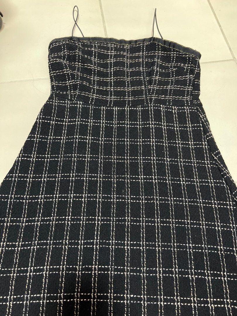 [CLEARANCE] (Category: Dresses) located in Singapore. Submitted by thesamscloset (Listing ID 1405264382, Image 3). Description: +$3 for normal mail no exchange/return/trade mint ruffle sleeve dress $6 (SOLD) ptp 15 length w/o strap 25.5 tweed black dress $6 ptp 14.25 length 25 dusty pink temt size 6 can fit xs waist self tie band can be removed and be worn without it ptp 14 length w/o strap 26 black dress with sleeved and ruched on one side $5 pt