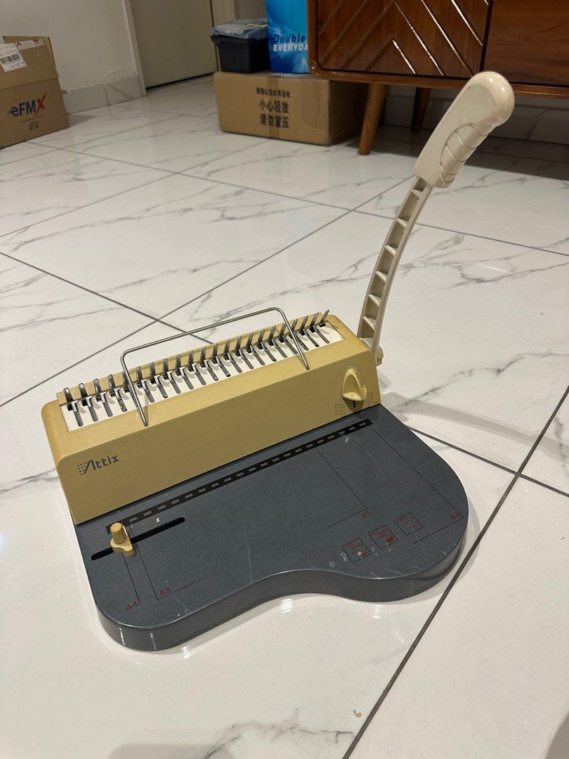 Comb binding machine (Category: Stationery & School Supplies) located in Johor Bahru. Submitted by cyrus_g (Listing ID 1405312219, Image 1). Description: Don’t use anymore so want to sell.