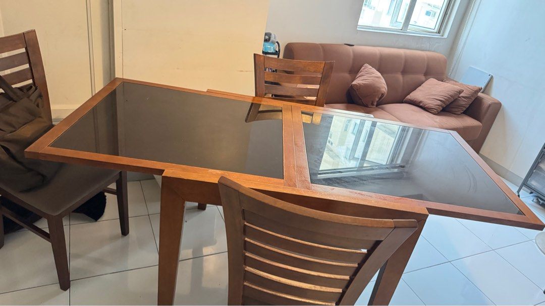 Dining table (Category: Tables & Sets) located in Caloocan City. Submitted by extiri (Listing ID 1405242544, Image 1). Description: .