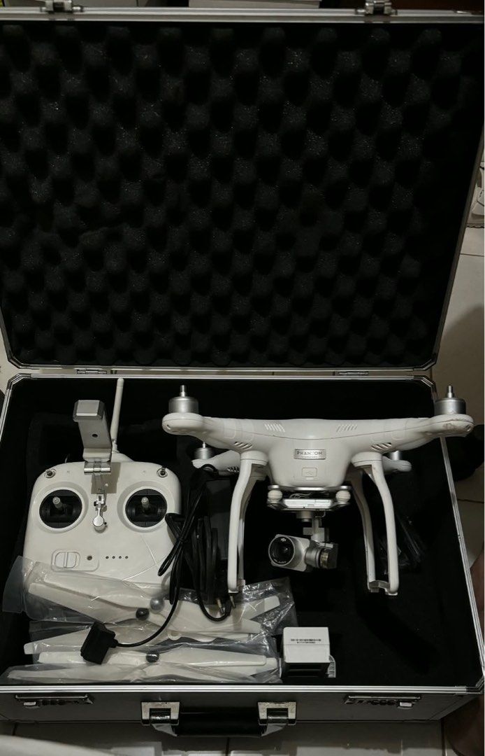 Dji Phantom 3 Standard (Category: Drones) located in Manila. Submitted by declutternclutter (Listing ID 1405330047, Image 2). Description: Dji phantom 3 standard Inclusions: 3 Set Propeller Rc controller wt CP holder Original battery charger 1 battery Briefcase also included Message for more inquiries..