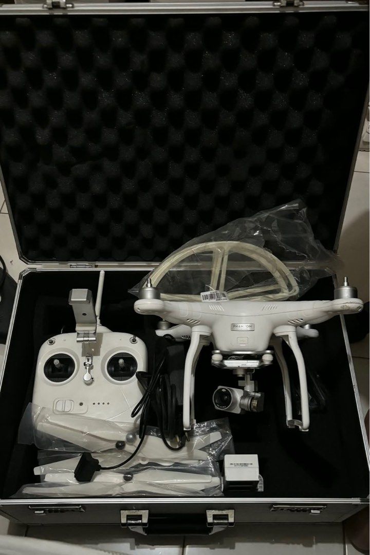 Dji Phantom 3 Standard (Category: Drones) located in Manila. Submitted by declutternclutter (Listing ID 1405330047, Image 1). Description: Dji phantom 3 standard Inclusions: 3 Set Propeller Rc controller wt CP holder Original battery charger 1 battery Briefcase also included Message for more inquiries..