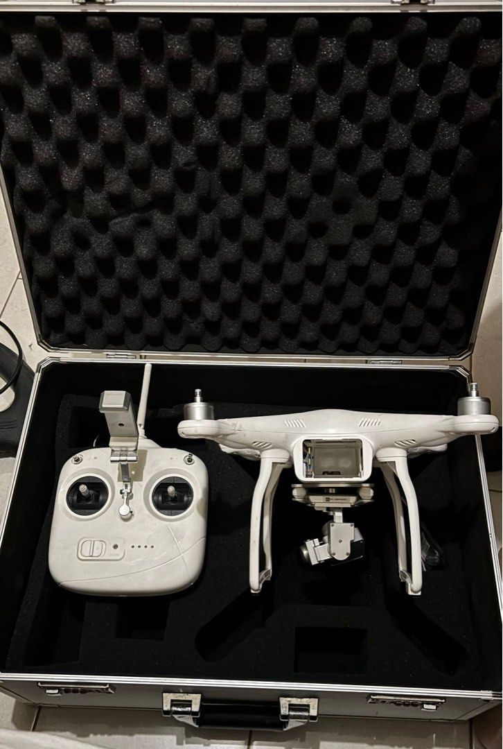 Dji Phantom 3 Standard (Category: Drones) located in Manila. Submitted by declutternclutter (Listing ID 1405330047, Image 3). Description: Dji phantom 3 standard Inclusions: 3 Set Propeller Rc controller wt CP holder Original battery charger 1 battery Briefcase also included Message for more inquiries..