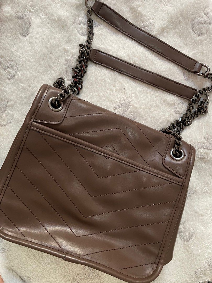 Double R original sling bag (Category: Luxury Bags & Wallets) located in Manila. Submitted by battousai31 (Listing ID 1405331403, Image 3). Description: Original Double R satchel bag Like new prang pa YSL💕 Kasya long wallet, phone and trifold payong Available unless mark as sold** ➡️MOP: Gcash ➡️Can do: shope checkout, lalamove accepting lalamove COD, grab,toktok, mrspeedy ➡️Loc. Bacoor Cavite ➡️Note: Buyer will handle shipping fee and booking i