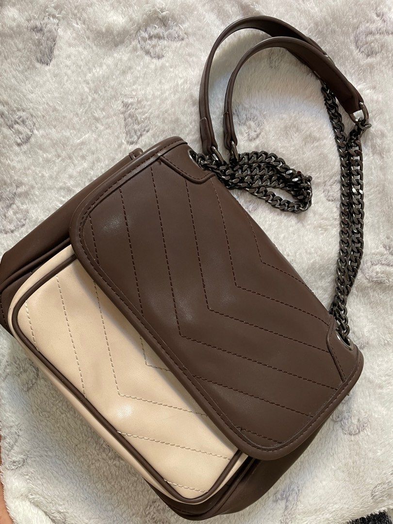 Double R original sling bag (Category: Luxury Bags & Wallets) located in Manila. Submitted by battousai31 (Listing ID 1405331403, Image 1). Description: Original Double R satchel bag Like new prang pa YSL💕 Kasya long wallet, phone and trifold payong Available unless mark as sold** ➡️MOP: Gcash ➡️Can do: shope checkout, lalamove accepting lalamove COD, grab,toktok, mrspeedy ➡️Loc. Bacoor Cavite ➡️Note: Buyer will handle shipping fee and booking i
