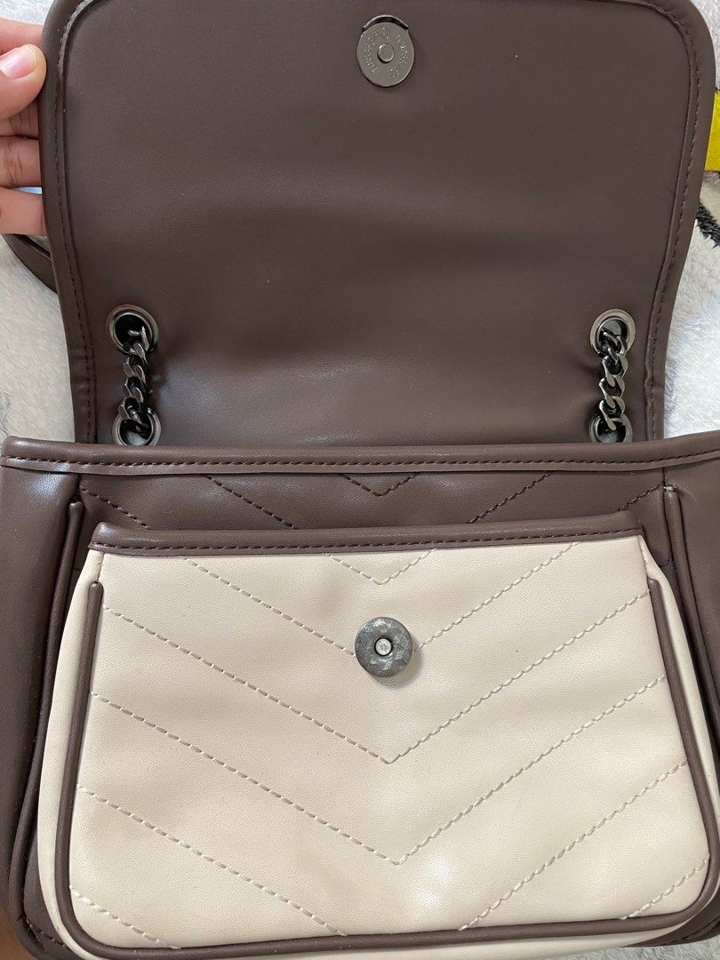 Double R original sling bag (Category: Luxury Bags & Wallets) located in Manila. Submitted by battousai31 (Listing ID 1405331403, Image 2). Description: Original Double R satchel bag Like new prang pa YSL💕 Kasya long wallet, phone and trifold payong Available unless mark as sold** ➡️MOP: Gcash ➡️Can do: shope checkout, lalamove accepting lalamove COD, grab,toktok, mrspeedy ➡️Loc. Bacoor Cavite ➡️Note: Buyer will handle shipping fee and booking i