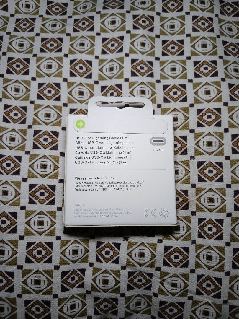 EarPods USB-C (Category: Earphones) located in Manila. Submitted by nhh_accessories (Listing ID 1405216239, Image 2). Description: - Genuine Apple EarPods with USB-C connector - Includes original box - Box contents: EarPods and USB-C to Lightning cable - Perfect for music and calls - Compatible with devices with USB-C port.