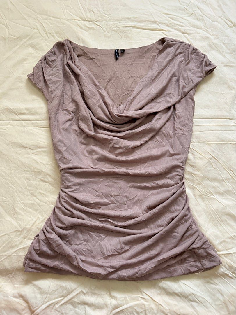 Elegant shiny top with glitter (s-m) (Category: Blouses) located in Bulacan. Submitted by lilyfinds_265 (Listing ID 1405265795, Image 1). Description: Fitted to medium.