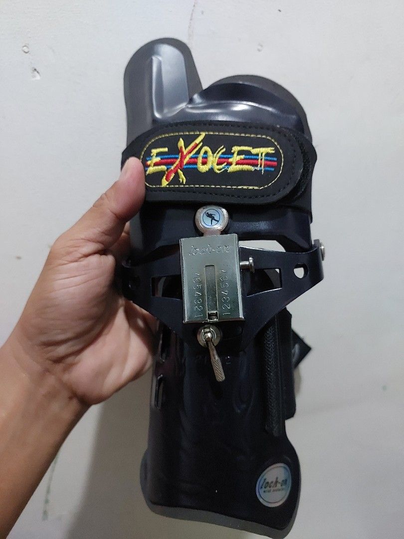 Exo-Lock Wrist Brace (Category: Braces, Support & Protection) located in Quezon City. Submitted by jpnvintageonline (Listing ID 1405177597, Image 3). Description: - Exo-Lock wrist brace for wrist support - Secure locking mechanism - Adjustable straps for a comfortable fit - Stylish black design - Features "Exo-Lock" and "lock-on" branding.