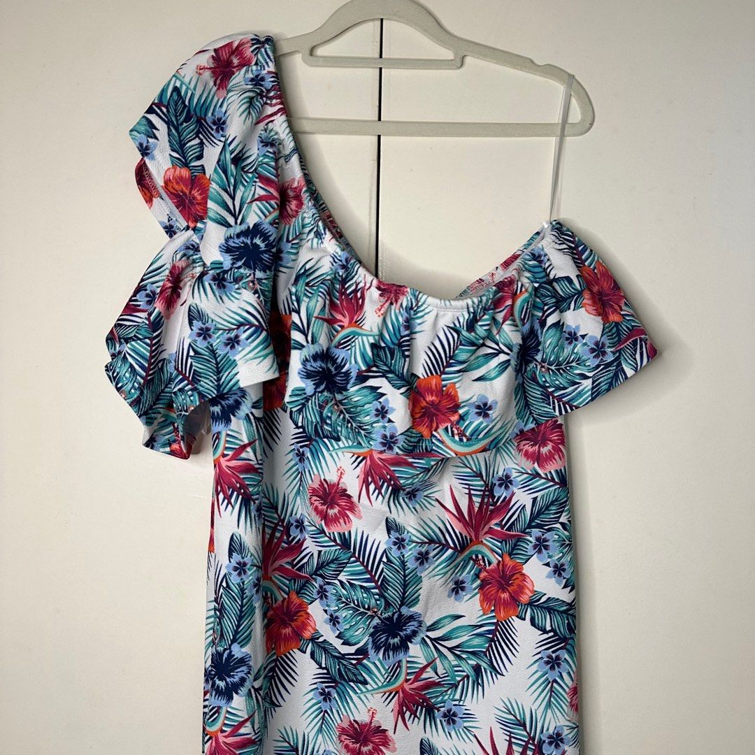Floral One-Shoulder Dress 3XL (Category: Dresses) located in Manila. Submitted by plus2present.preloves (Listing ID 1405260607, Image 3). Description: - Size: 3XL - Design: One-shoulder with floral print - Features: Ruffled neckline, straight silhouette - Fabric: Lightweight - Ideal for: Casual outings, tropical vacations.