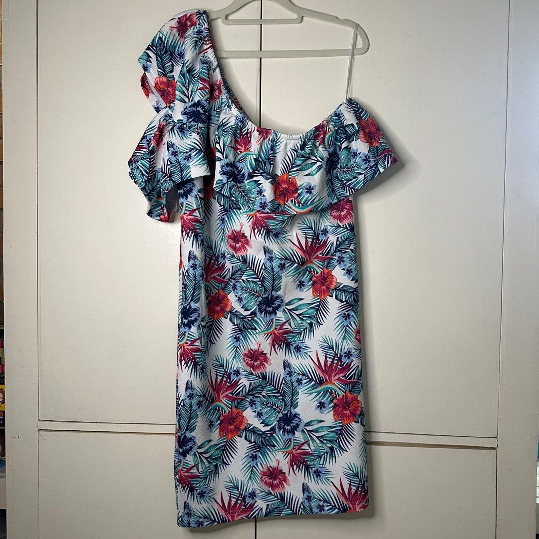 Floral One-Shoulder Dress 3XL (Category: Dresses) located in Manila. Submitted by plus2present.preloves (Listing ID 1405260607, Image 2). Description: - Size: 3XL - Design: One-shoulder with floral print - Features: Ruffled neckline, straight silhouette - Fabric: Lightweight - Ideal for: Casual outings, tropical vacations.