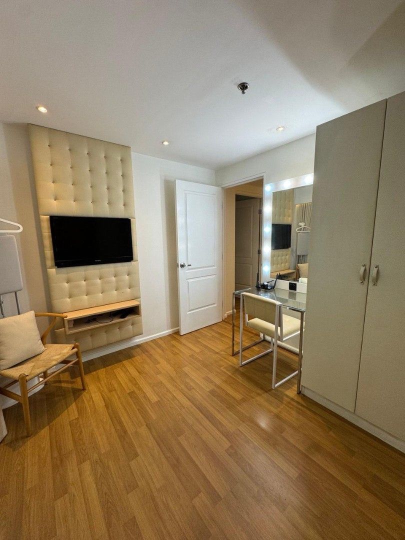 FOR RENT!! CONDO UNIT IN TWO SERENDRA (Category: Apartments & Condos) located in Muntinlupa City. Submitted by johann.ocampo (Listing ID 1405299028, Image 2). Description: FOR RENT!! Two serendra- Dolce Tower 105sqm 2BR loft type 2 1/2 bathroom 1 laundry/maids area 1 storage room 1 parking lot Asking: 90k (inclusive of dues and parking) (negotiable) Johann Ocampo 09178173453 27751.