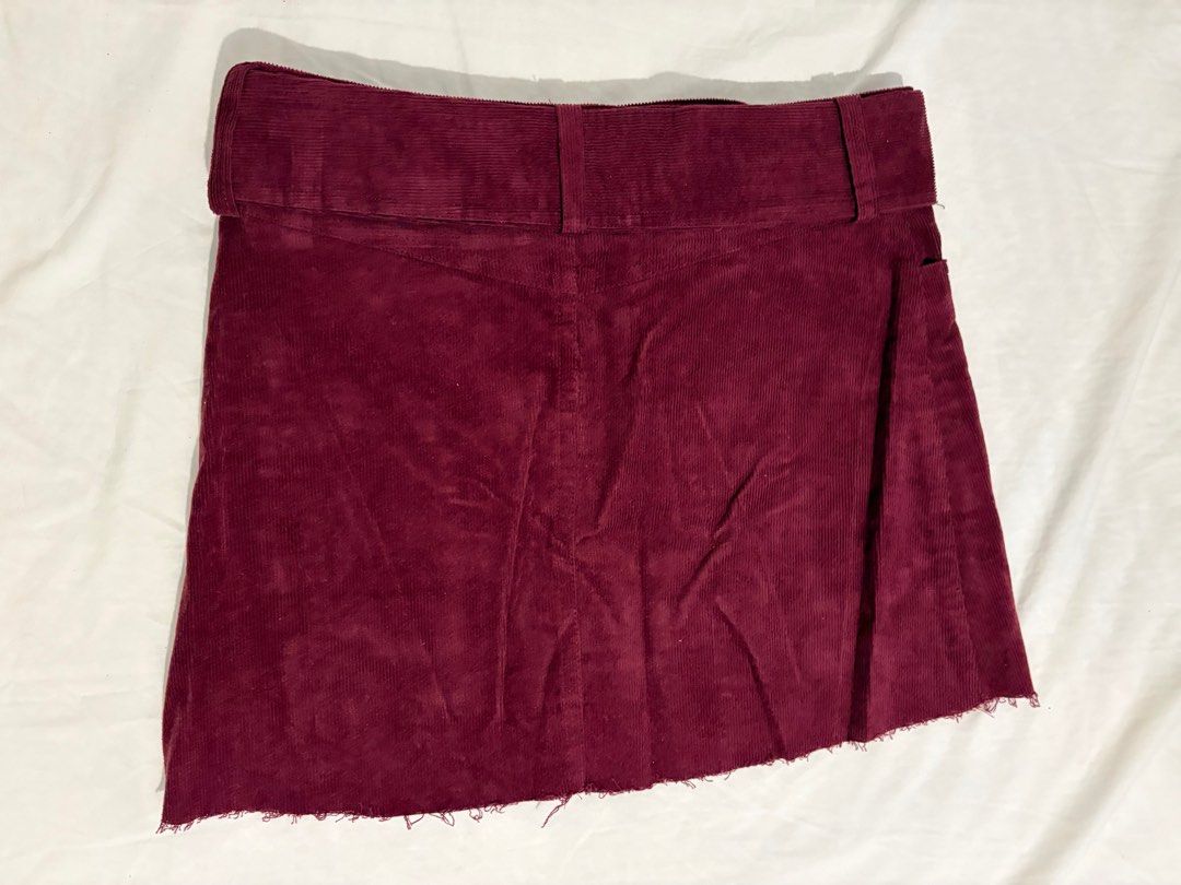 Forever 21 Corduroy Mini Skirt (Category: Skirts) located in Paranaque City. Submitted by izzysus (Listing ID 1405205314, Image 2). Description: - never been used - has a detachable belt - 10/10 condi mop: gcash/maya .