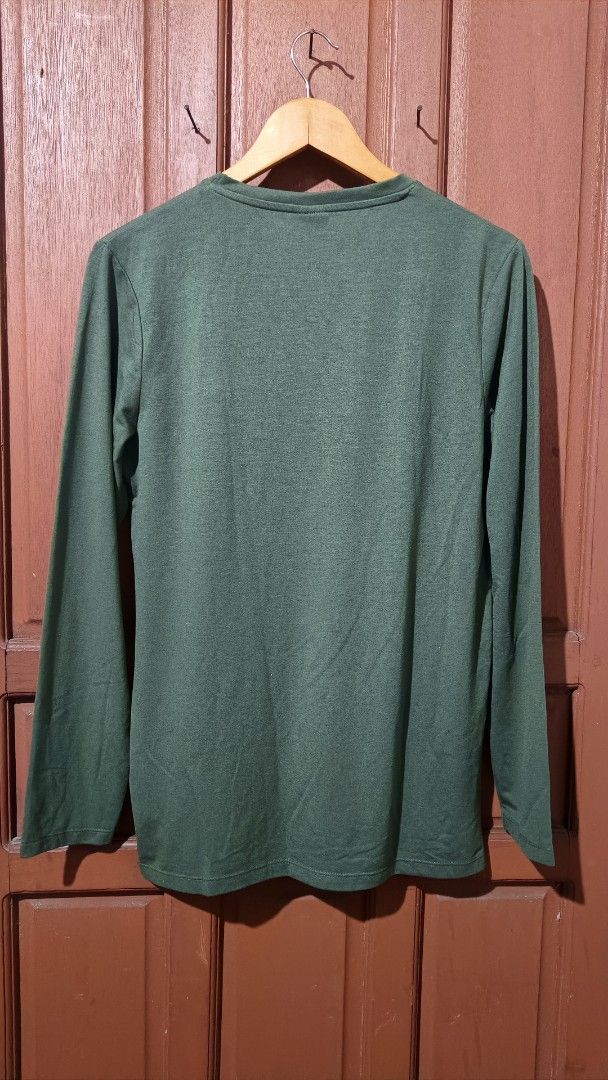 FSBN Long Sleeve Shirt - Green (Category: Tshirts & Polo Shirts ) located in Quezon City. Submitted by istipin (Listing ID 1405236575, Image 2). Description: - FSBN muscle fit long sleeve shirt - Size: M - Length 29 - Width 20 - Color: Green - Design: Crew neck - Material: Lightweight - Made in Bangladesh - Brand new condition never been use.