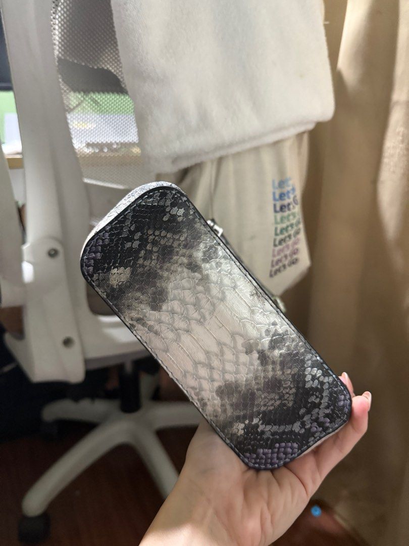Guess Snakeskin Mini Tote Bag (Category: Cross-body Bags) located in Manila. Submitted by _rinaa (Listing ID 1405337519, Image 3). Description: - Guess mini tote bag - Snakeskin pattern - Top handle - Detachable shoulder strap - Guess logo charm.