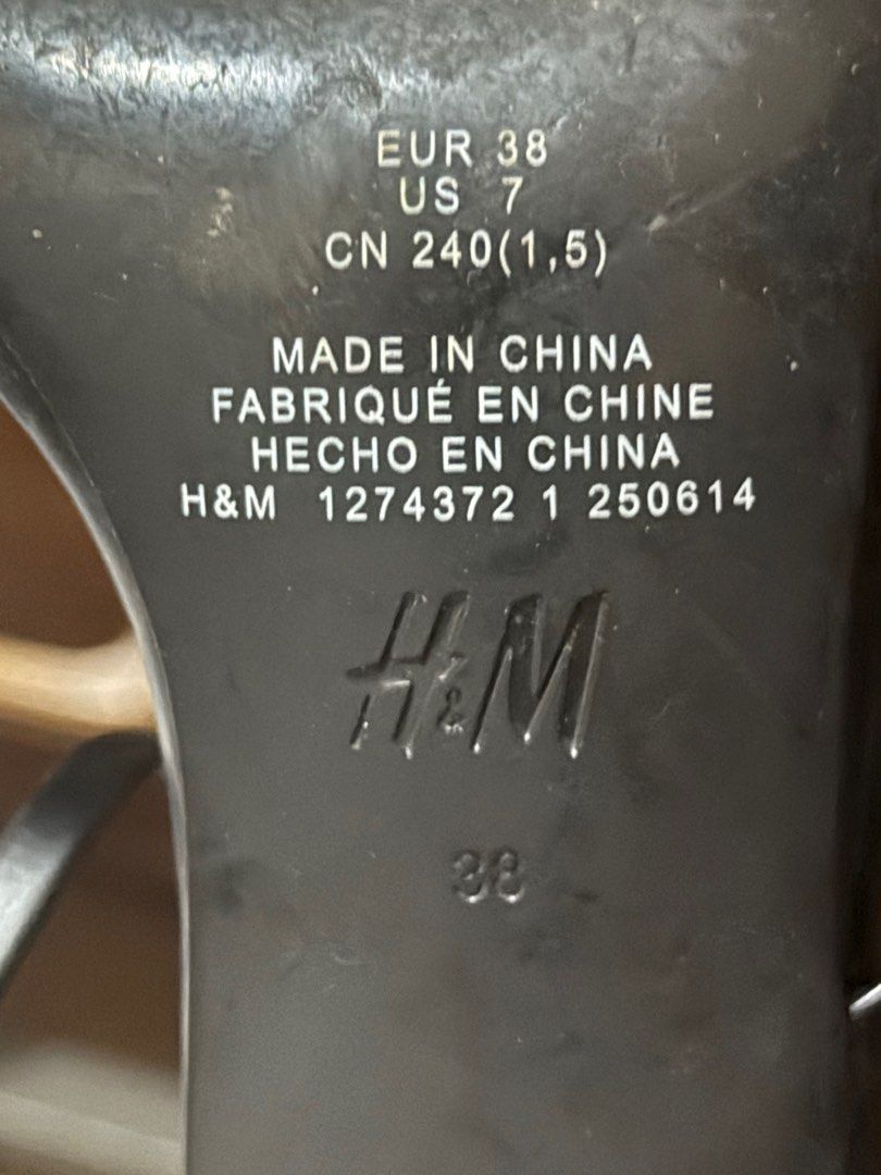 H&M Black Strappy Sandals - Size 38 (Category: Flats & Sandals) located in Antipolo. Submitted by aecee23 (Listing ID 1405168488, Image 2). Description: - H&M Black Strappy Sandals - Size: 38 (US 7, CN 240/1.5) - Features a square toe - Delicate strappy design - Perfect for various outfits - 2-inch heel - Can fit size 37.