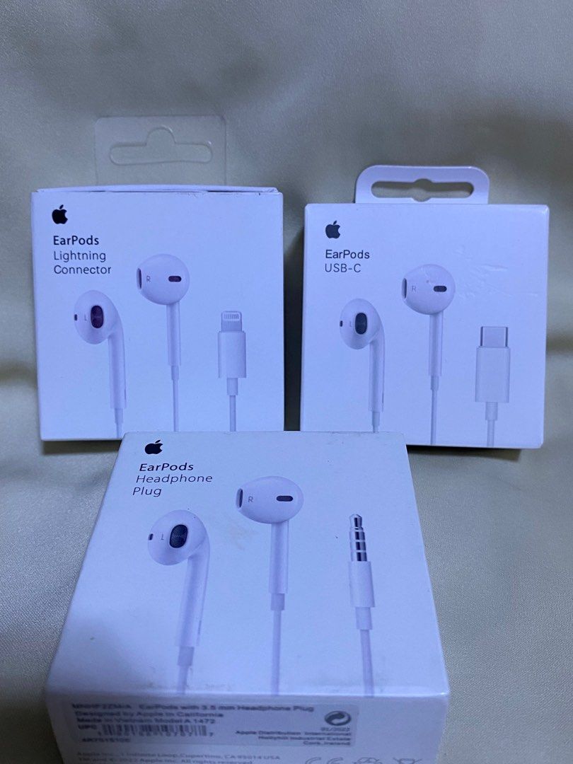 Jack type/lightning/usb-c earphone earpods (Category: Headphones & Headsets) located in Manila. Submitted by dimple162 (Listing ID 1405338080, Image 1). Description: Jack type- 550 Usb-c -650 Lightning- 699 mo.