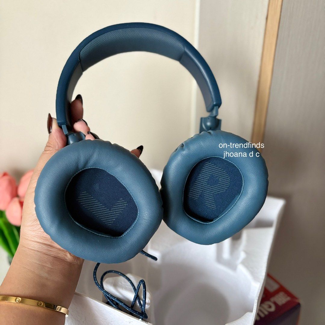 JBL Quantum 100 Wired Gaming Headset (detachable mic) (Category: Headphones & Headsets) located in Manila. Submitted by on-trendfinds (Listing ID 1405330822, Image 2). Description: Used a few times lang. Naka store lang inside the box Tiny flaw: last photo .