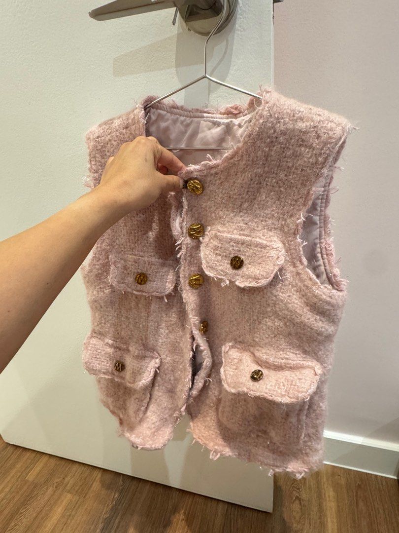 Knitting outer (Category: Other Tops) located in Kuala Lumpur. Submitted by cassy0729 (Listing ID 1405260893, Image 3). Description: .