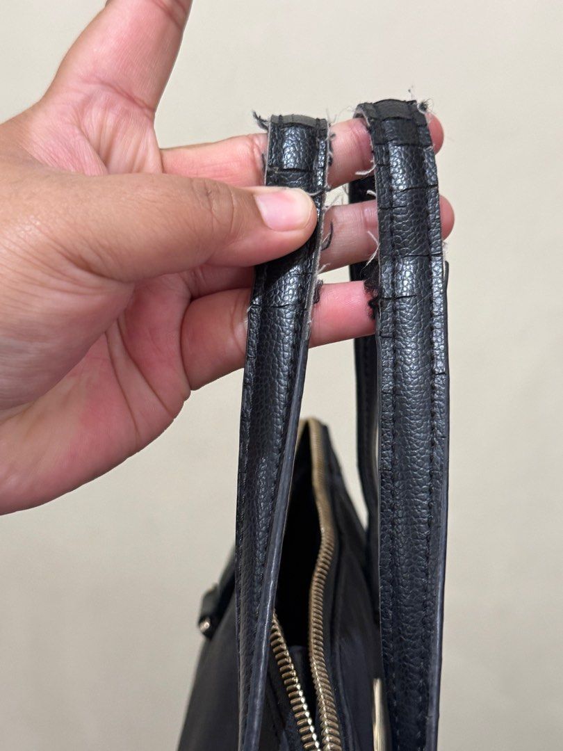 KS Laptop Bag (Category: Luxury Bags & Wallets) located in Mandaluyong City. Submitted by brandsandbratz (Listing ID 1405227159, Image 3). Description: - Black Kate Spade handbag - Includes a detachable shoulder strap - Can fit up to 15” laptop - Worn out handles based on photo Available pick up or meet up Sm Megamall .