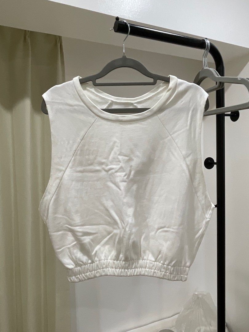 Lazy Fare White Sleeveless Sweat Top (Category: Sleeveless) located in Pasig City. Submitted by bcab93 (Listing ID 1405253320, Image 1). Description: - Super comfy basic workout top - Large arm holes for easy movement - Longer cropped length with garter so your top doesn’t get in the way but it won’t ride up either - Sweatshirt material so it absorbs sweat well - Small stain near the garter on the front (see pictures) - Further discounts can be g