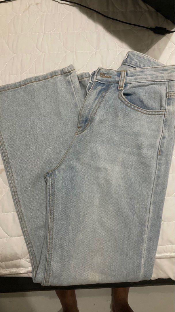 Limited white washed jeans (Category: Jeans) located in Santo Niño. Submitted by starrin (Listing ID 1405271415, Image 2). Description: has good fitting (sadly can’t fit me anm) buy niyo na! .
