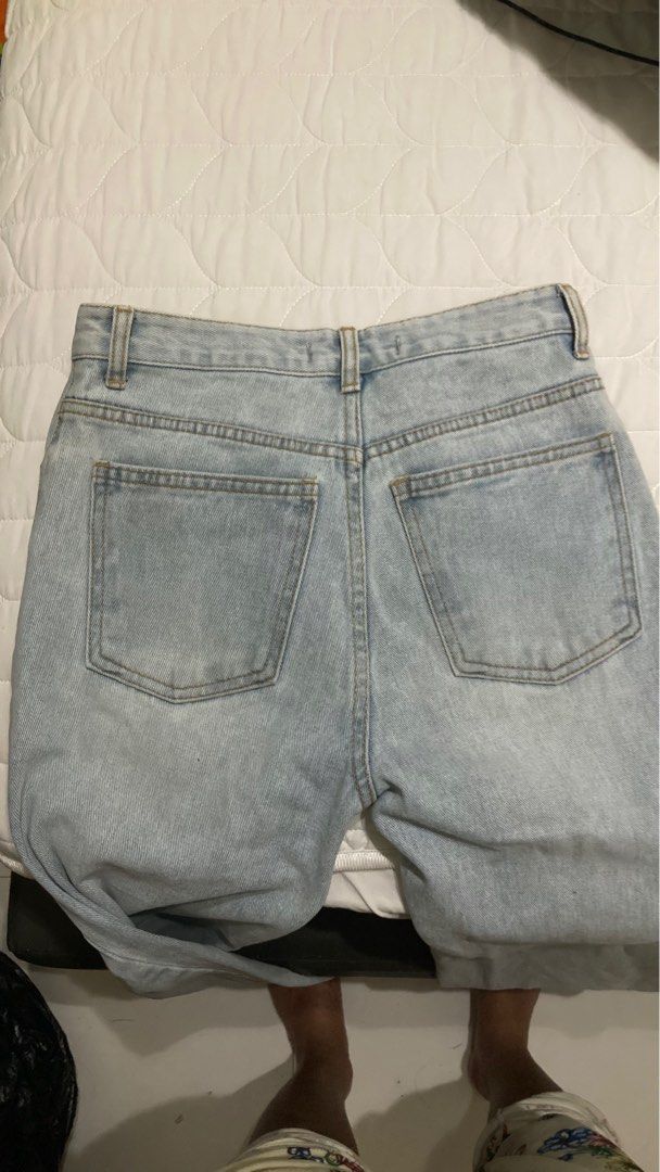 Limited white washed jeans (Category: Jeans) located in Santo Niño. Submitted by starrin (Listing ID 1405271415, Image 3). Description: has good fitting (sadly can’t fit me anm) buy niyo na! .