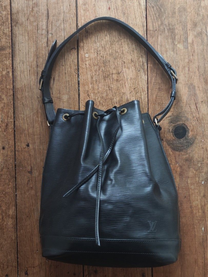 Louis Vuitton Black Epi Bucket Bag (Category: Luxury Bags & Wallets) located in Baguio. Submitted by thrifty_bounty (Listing ID 1405224343, Image 1). Description: Louis Vuitton Black Epi Bucket Bag Made In Paris Production Date: France June 1994 AR0964.