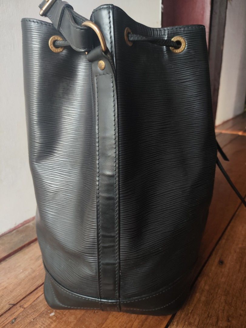 Louis Vuitton Black Epi Bucket Bag (Category: Luxury Bags & Wallets) located in Baguio. Submitted by thrifty_bounty (Listing ID 1405224343, Image 3). Description: Louis Vuitton Black Epi Bucket Bag Made In Paris Production Date: France June 1994 AR0964.