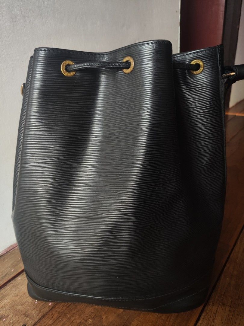 Louis Vuitton Black Epi Bucket Bag (Category: Luxury Bags & Wallets) located in Baguio. Submitted by thrifty_bounty (Listing ID 1405224343, Image 2). Description: Louis Vuitton Black Epi Bucket Bag Made In Paris Production Date: France June 1994 AR0964.